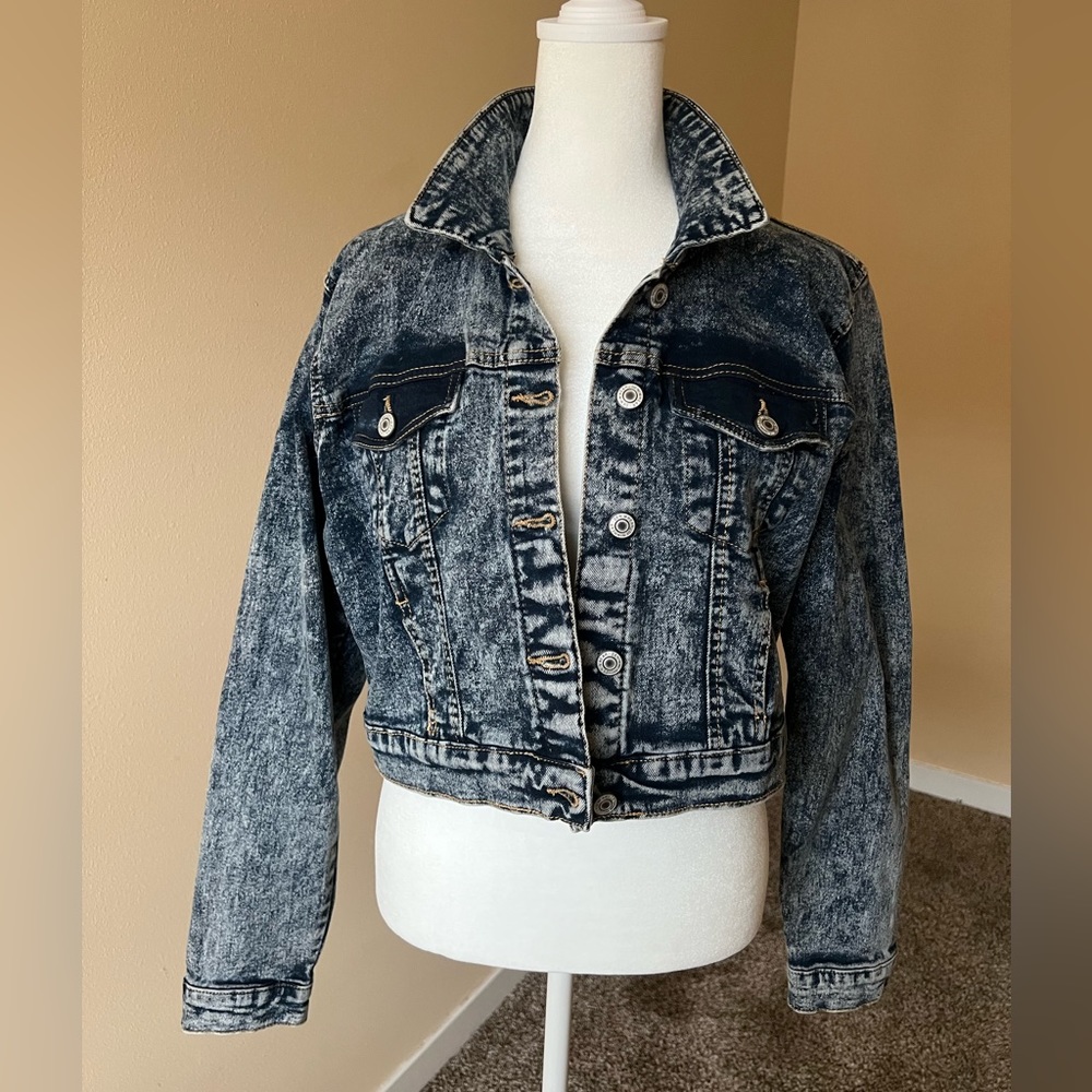 Ashley Vintage Charm cropped denim jean jacket acid wash destructed sz L NWT